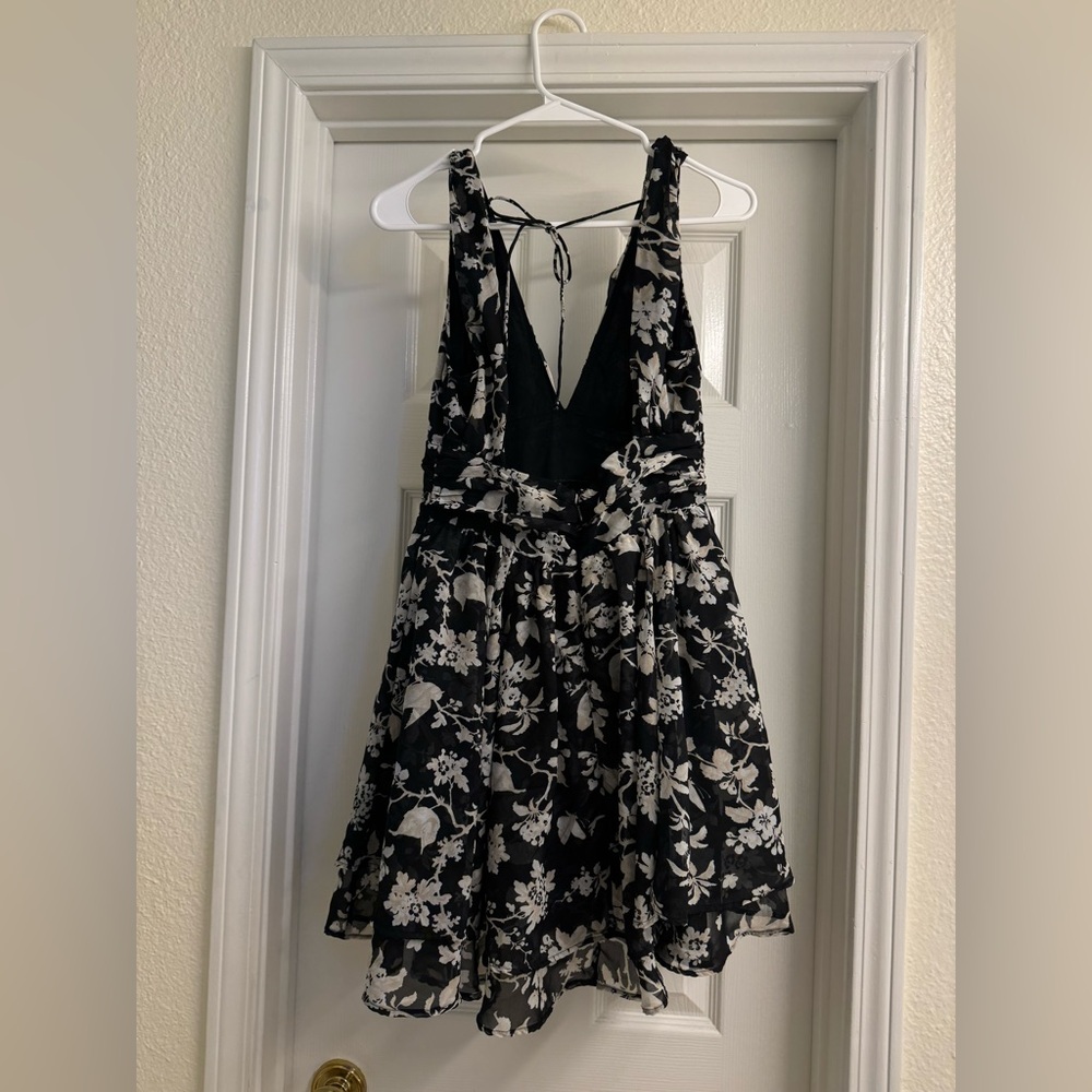 Abercrombie & Fitch Black and Cream Floral Chiffon Mini Dress - Picture 4 of 5